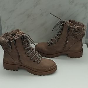 Universal Threads Fur Boot